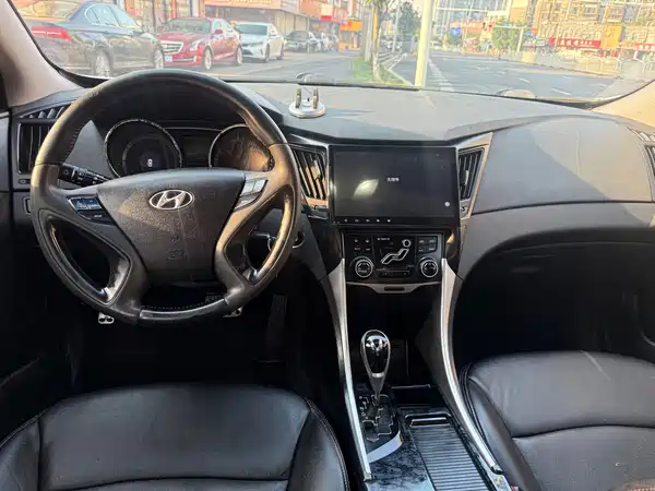 Hyundai Sonata 2012
