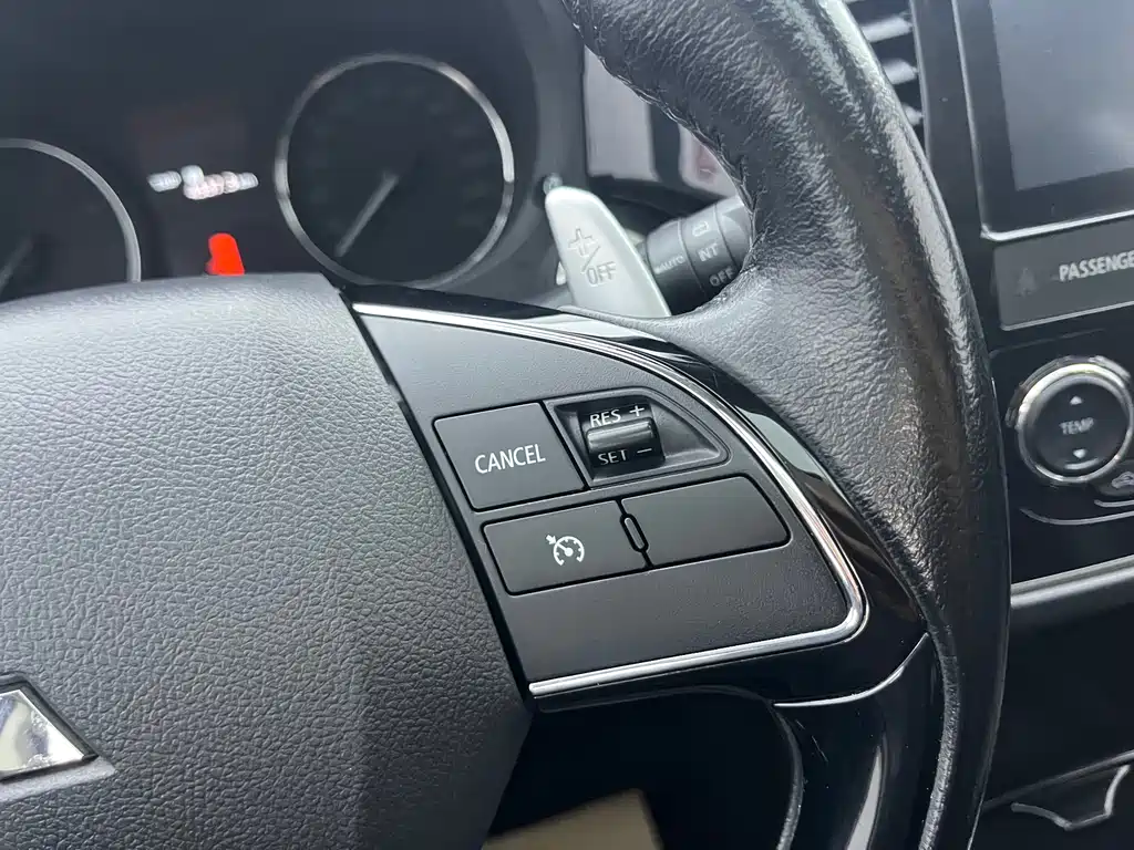 Mitsubishi Outlander 2017 — фото 12