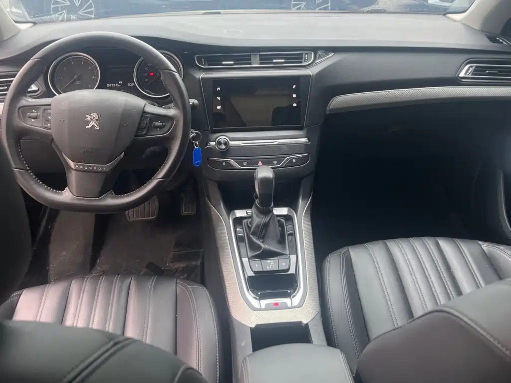 Peugeot 408 2022 — фото 10