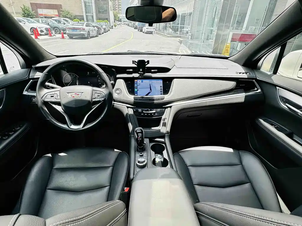 Cadillac XT6 2022 — фото 12
