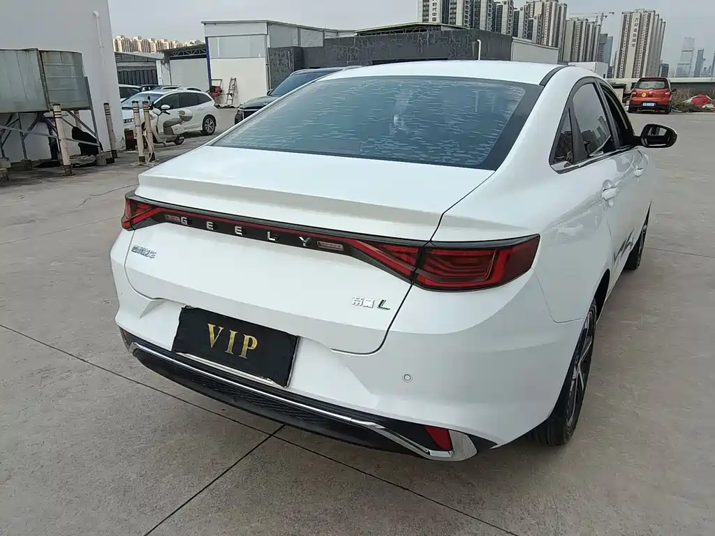 Geely Emgrand L 2022 — фото 11