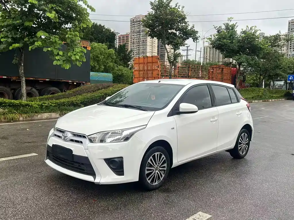 Toyota Yaris L 2015