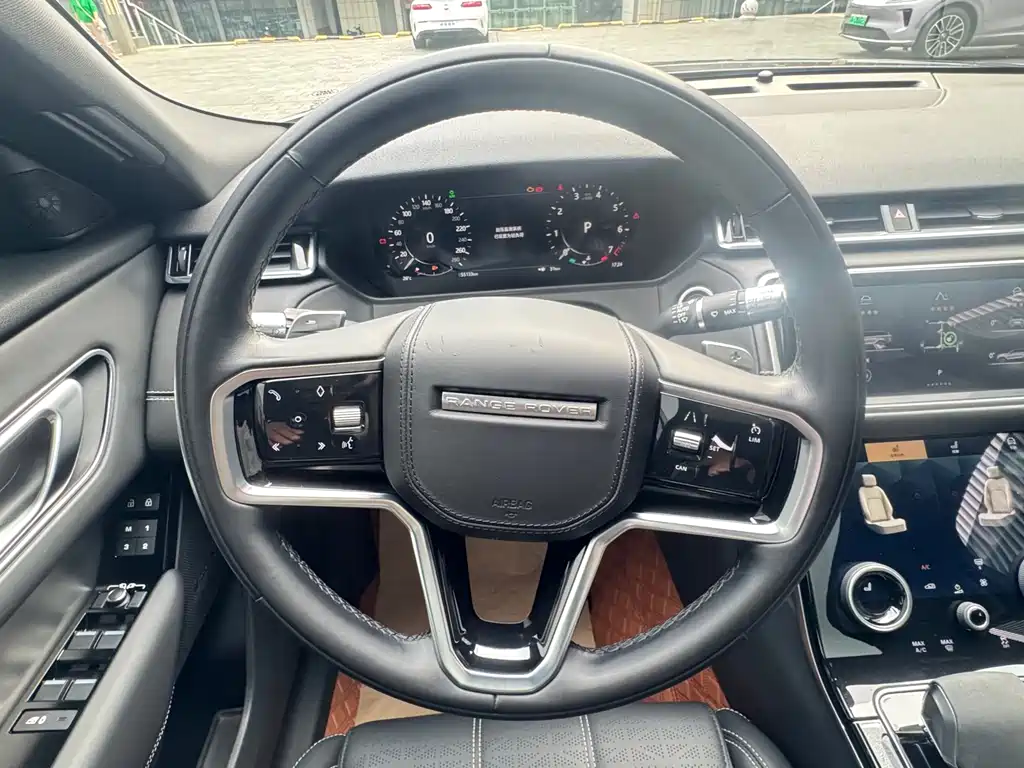 Land Rover Velar 2023 — фото 17
