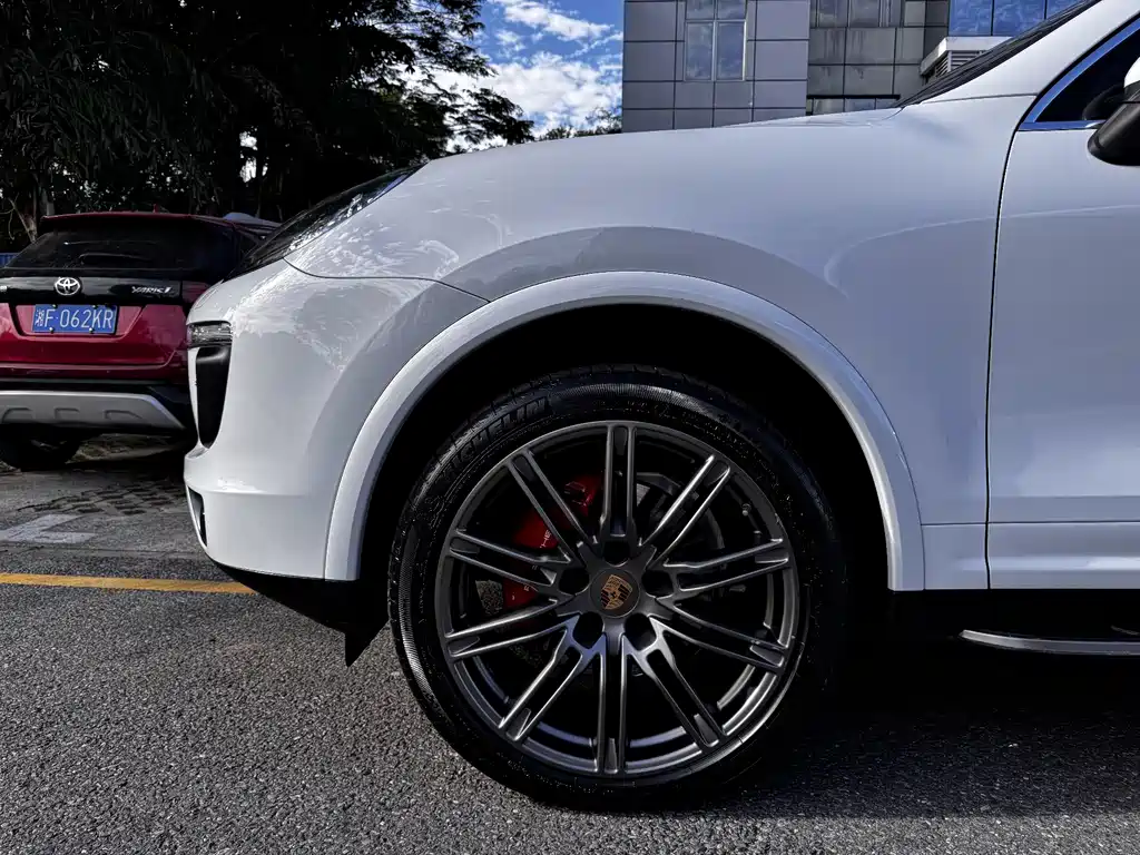 Porsche Cayenne 2016 — фото 18