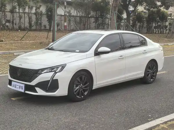 Peugeot 408 2022