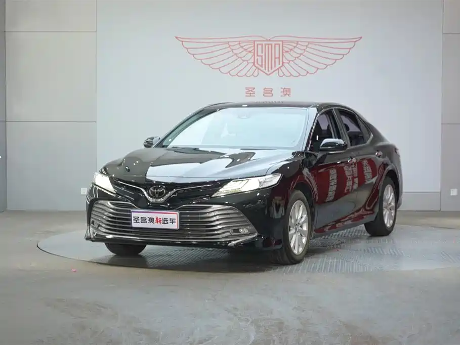 Toyota Camry 2020 — фото 1