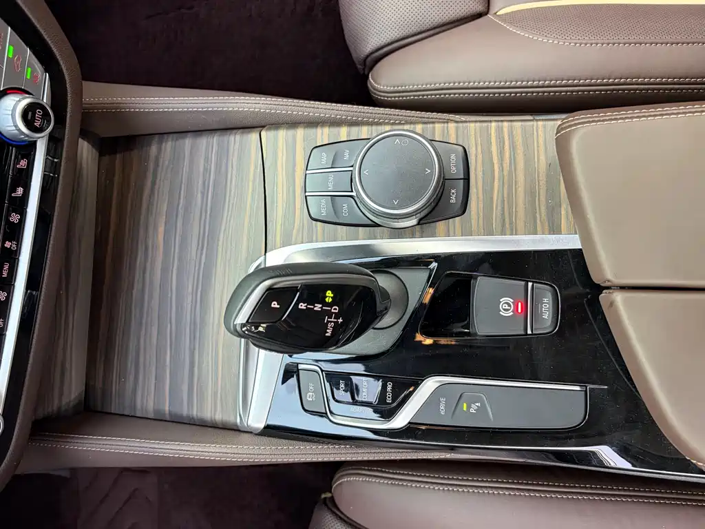BMW 5 Series New Energy 2019 — фото 8