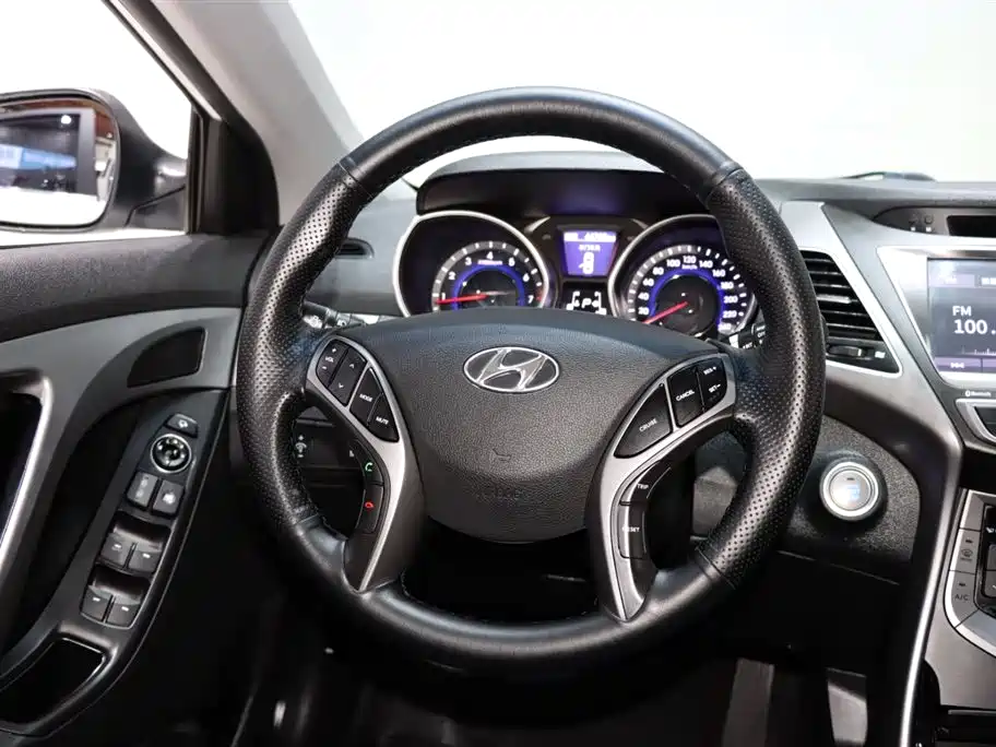 Hyundai Elantra 2017 — фото 12