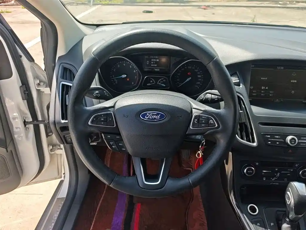 Ford Focus 2016 — фото 11