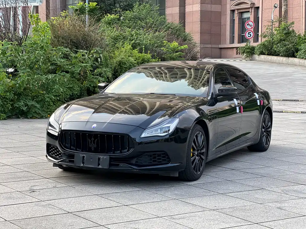 Maserati Quattroporte 2017 — фото 1