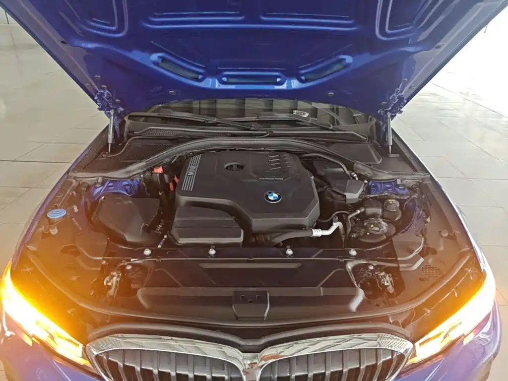 BMW 3 Series 2019 — фото 20