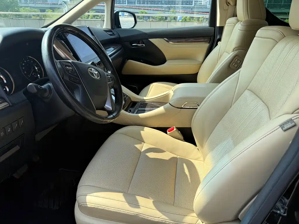 Toyota Vellfire 2022 — фото 10