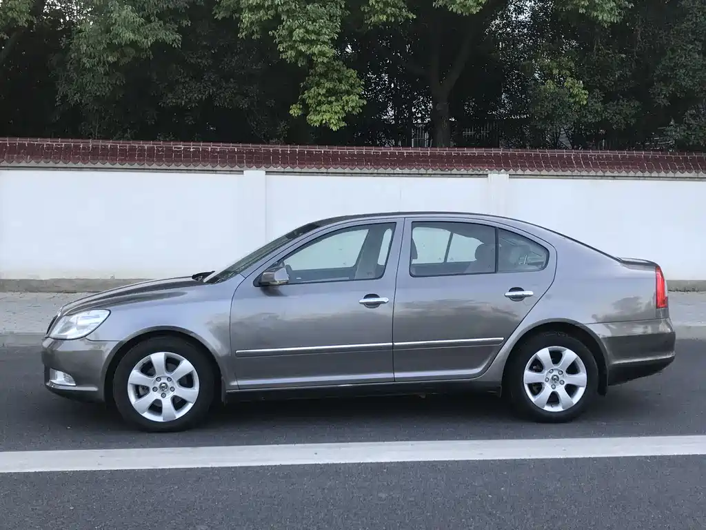 Skoda Octavia 2011 — фото 12