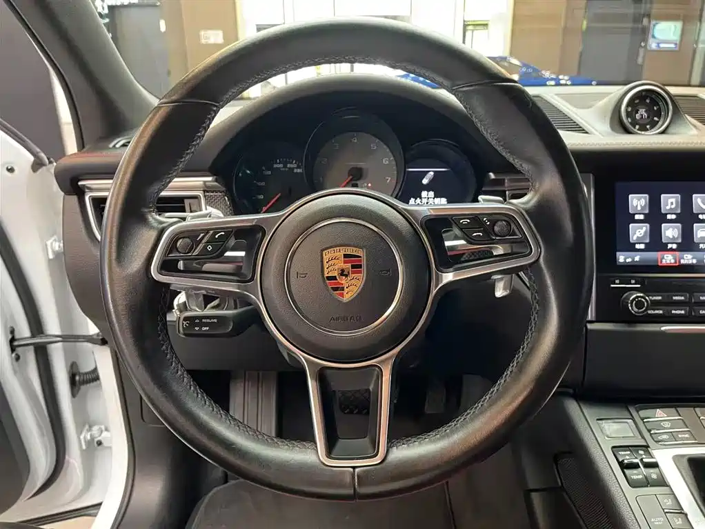Porsche Macan 2018 — фото 9