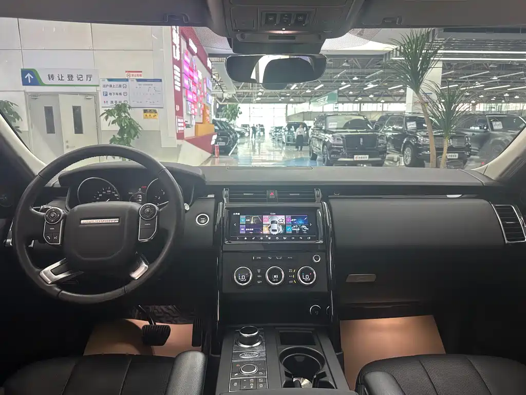 Land Rover Discovery 2017 — фото 21