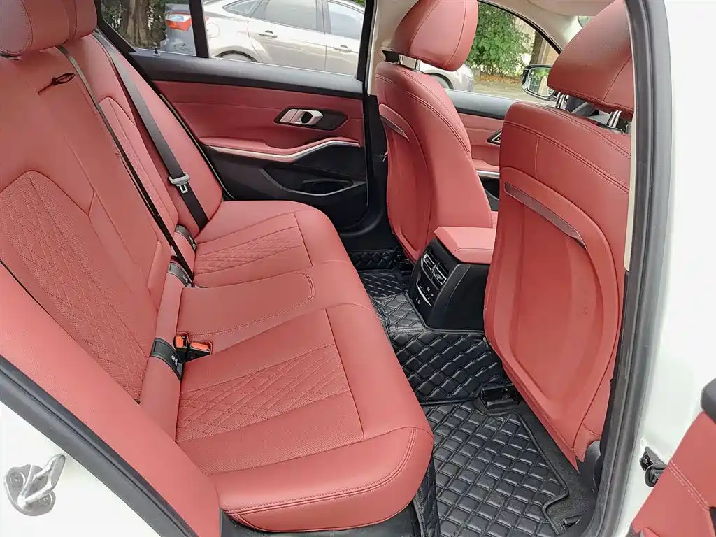 BMW 3 Series 2025 — фото 11