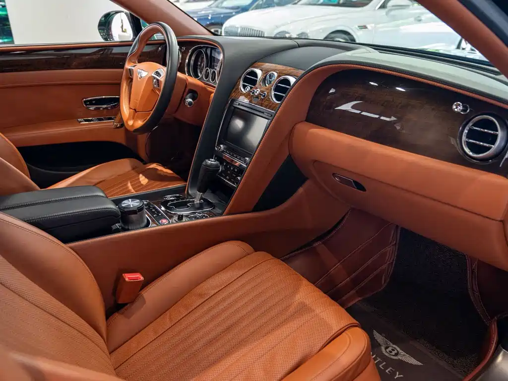 Bentley Flying Spur 2018 — фото 17