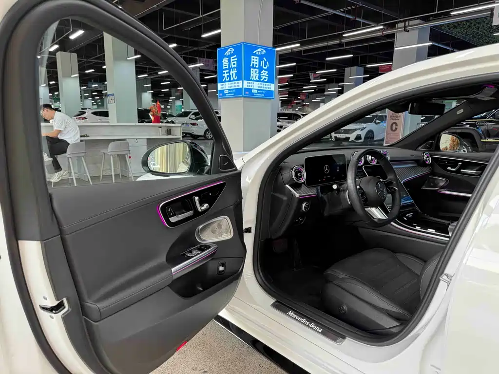 Mercedes-Benz C-Class 2024