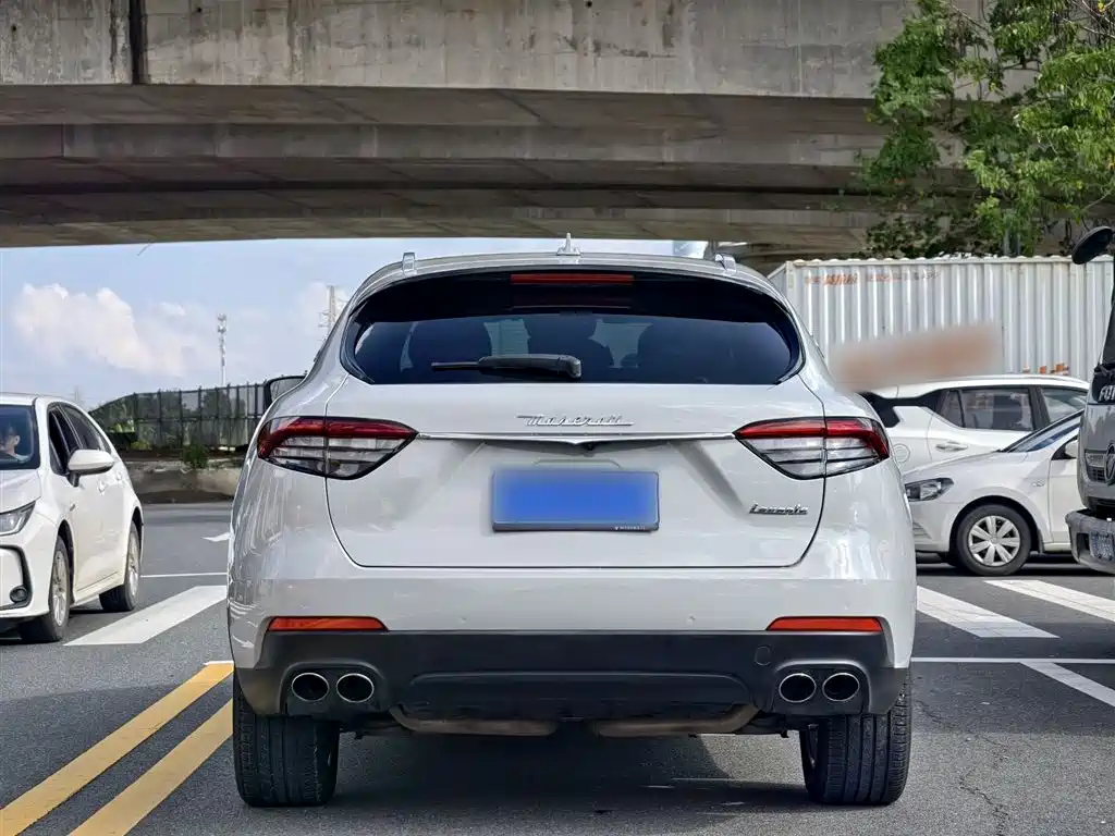Maserati Levante 2016 — фото 11