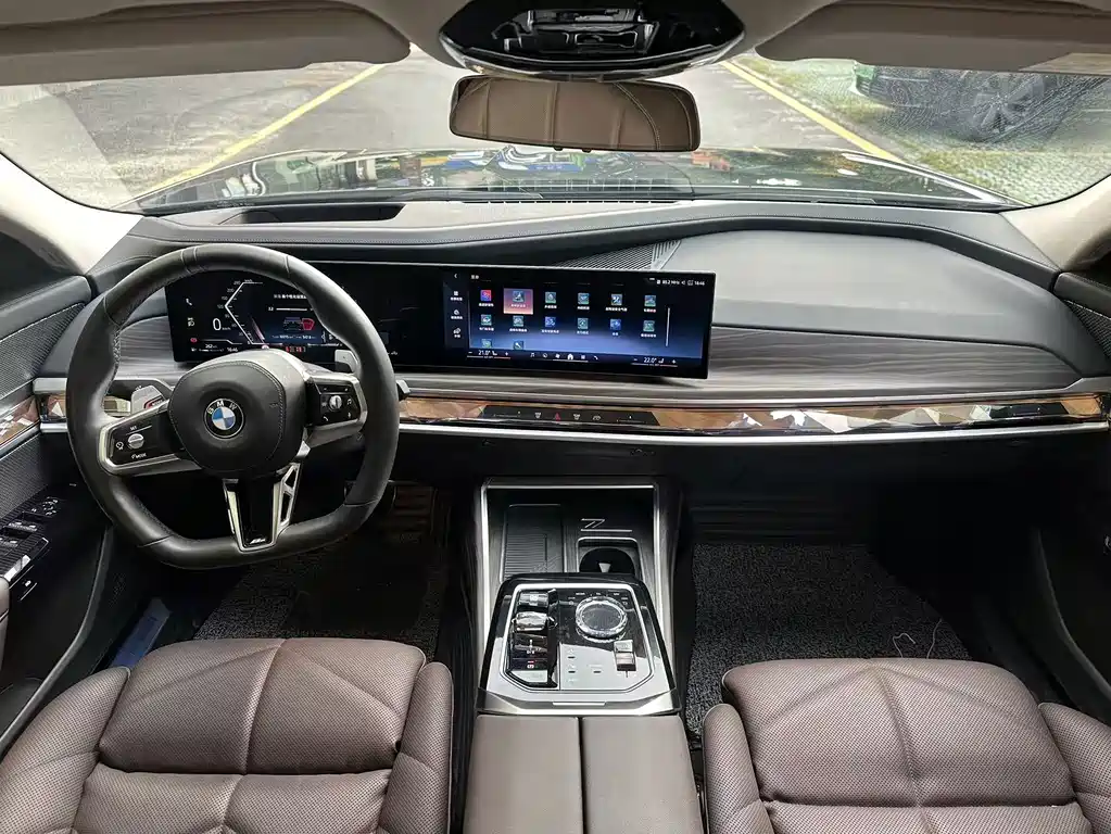 BMW 7 Series 2024 — фото 9