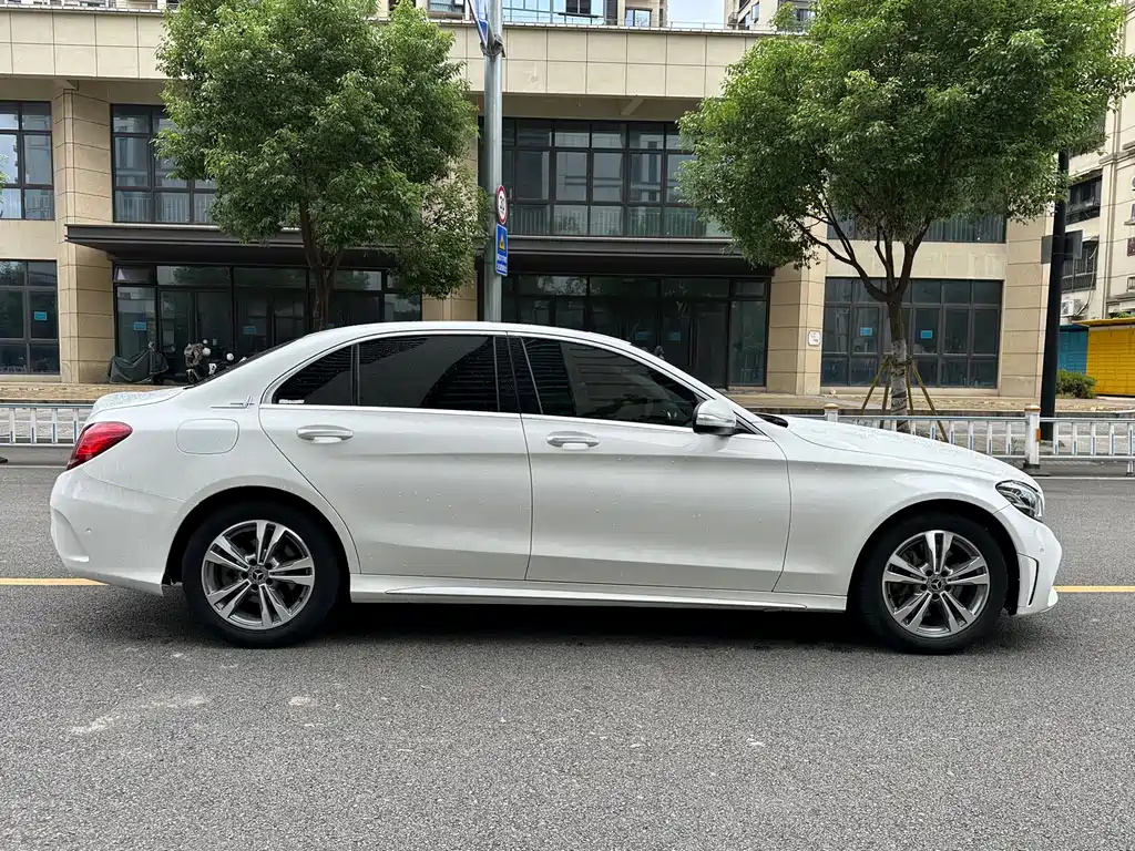Mercedes-Benz C-Class 2019 — фото 12
