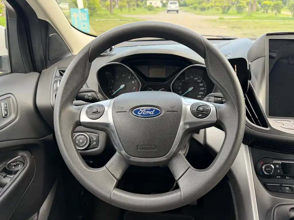Ford Kuga 2016 — фото 12
