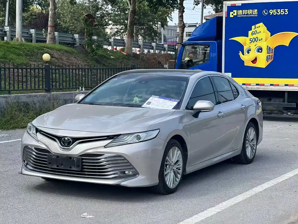 Toyota Camry 2019 — фото 1