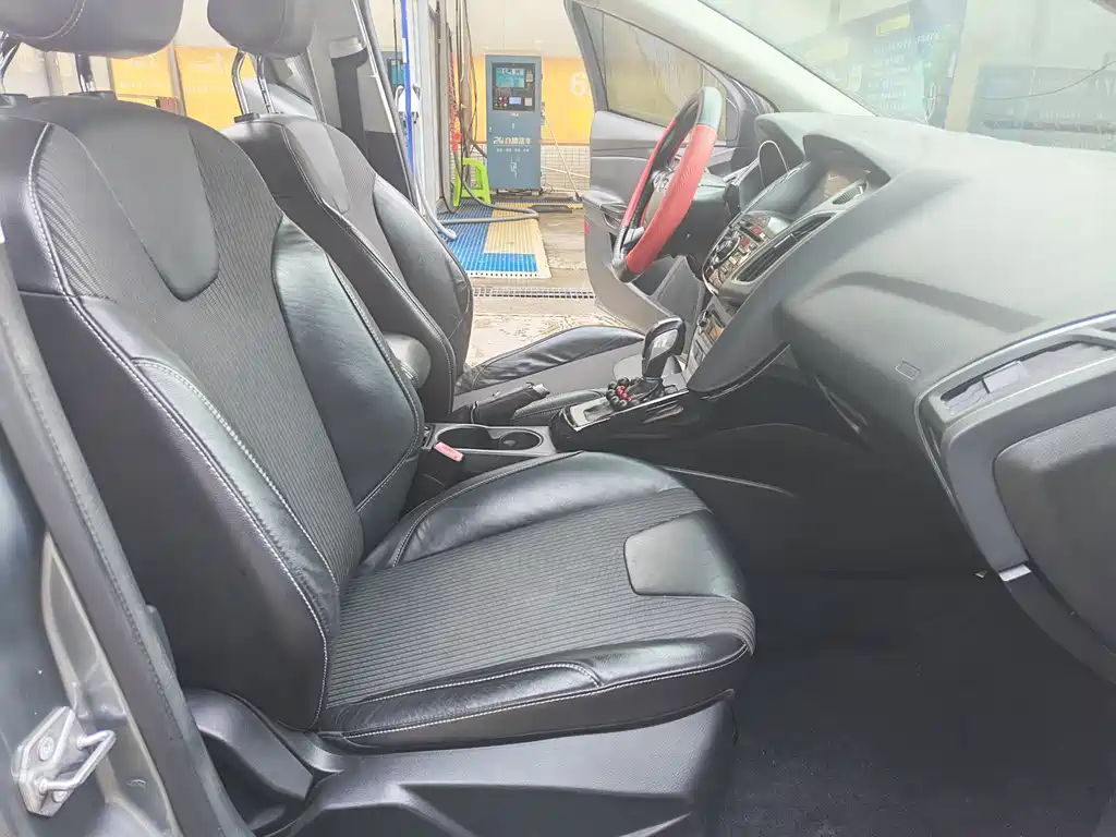 Ford Focus 2014 — фото 12