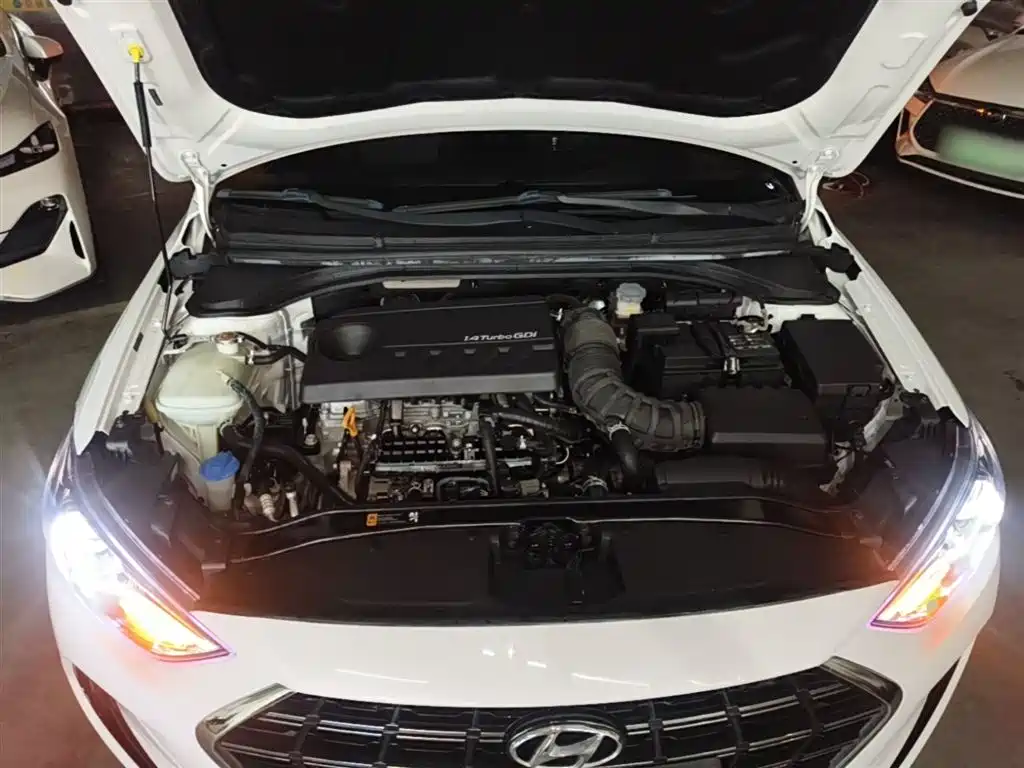 Hyundai Elantra 2020 — фото 20