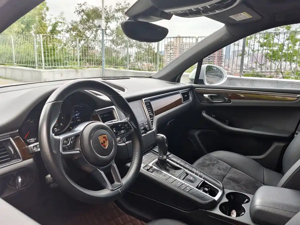 Porsche Macan 2017 — фото 13