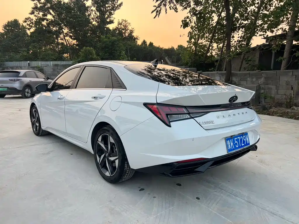 Hyundai Elantra 2022