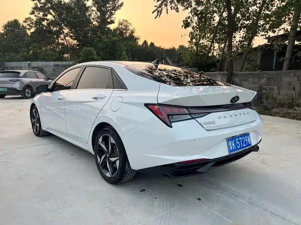 Hyundai Elantra 2022