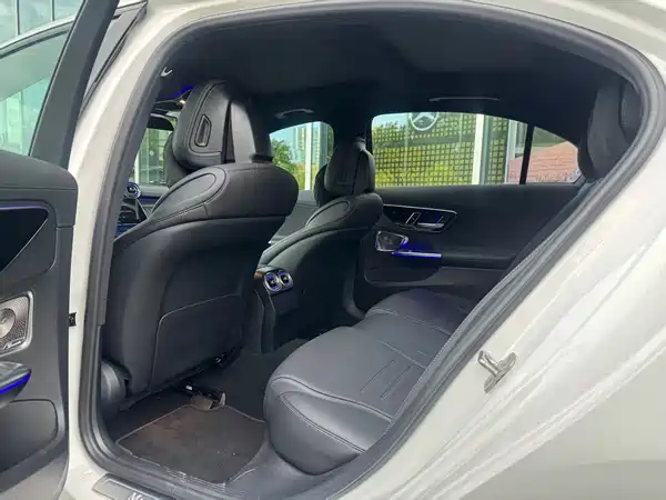 Mercedes-Benz C-Class 2024
