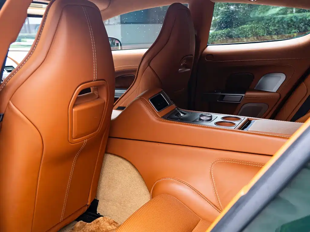 Aston Martin Rapide 2018 — фото 23