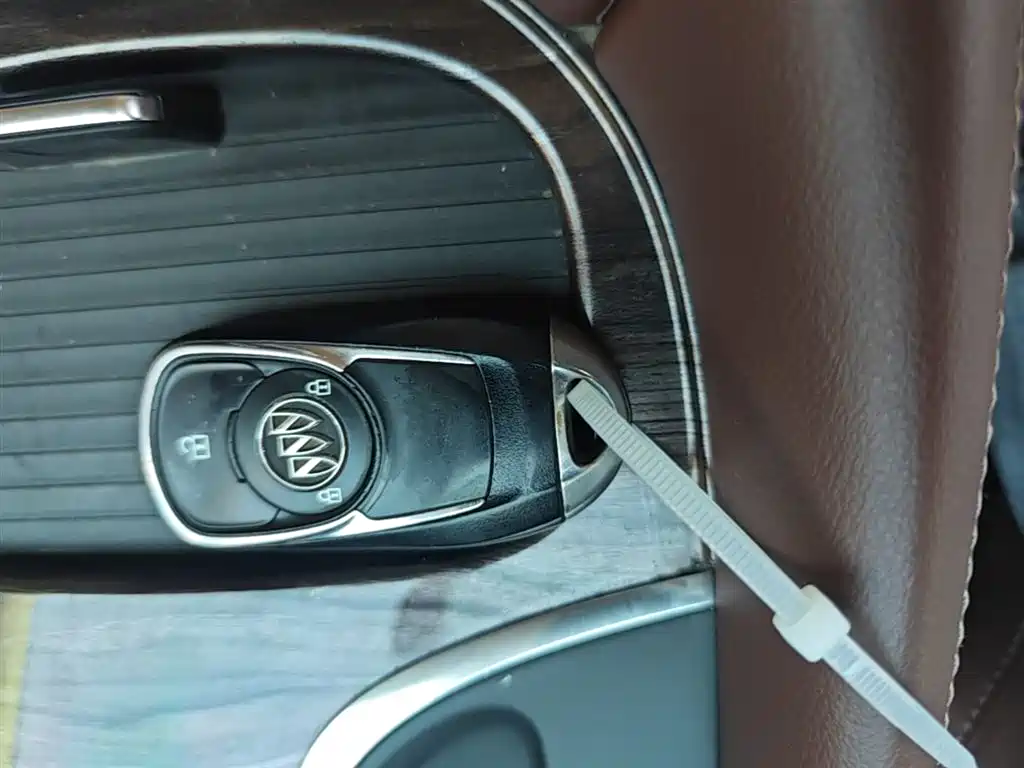 Buick Envision Plus 2016 — фото 9