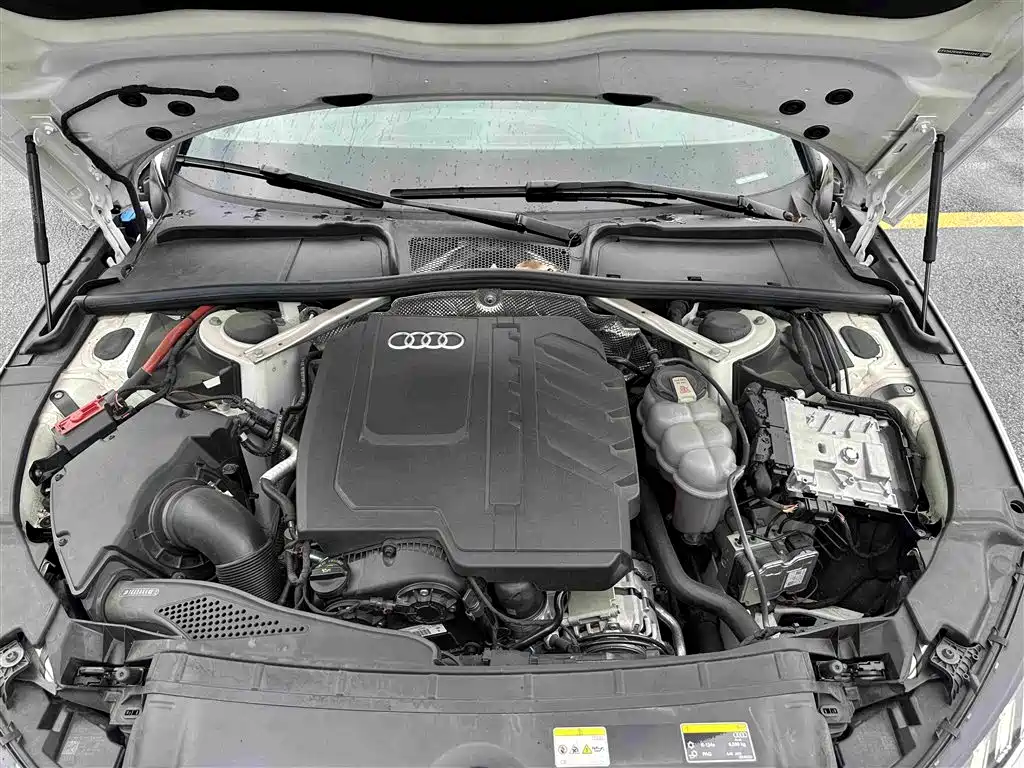 Audi A4L 2023 — фото 9