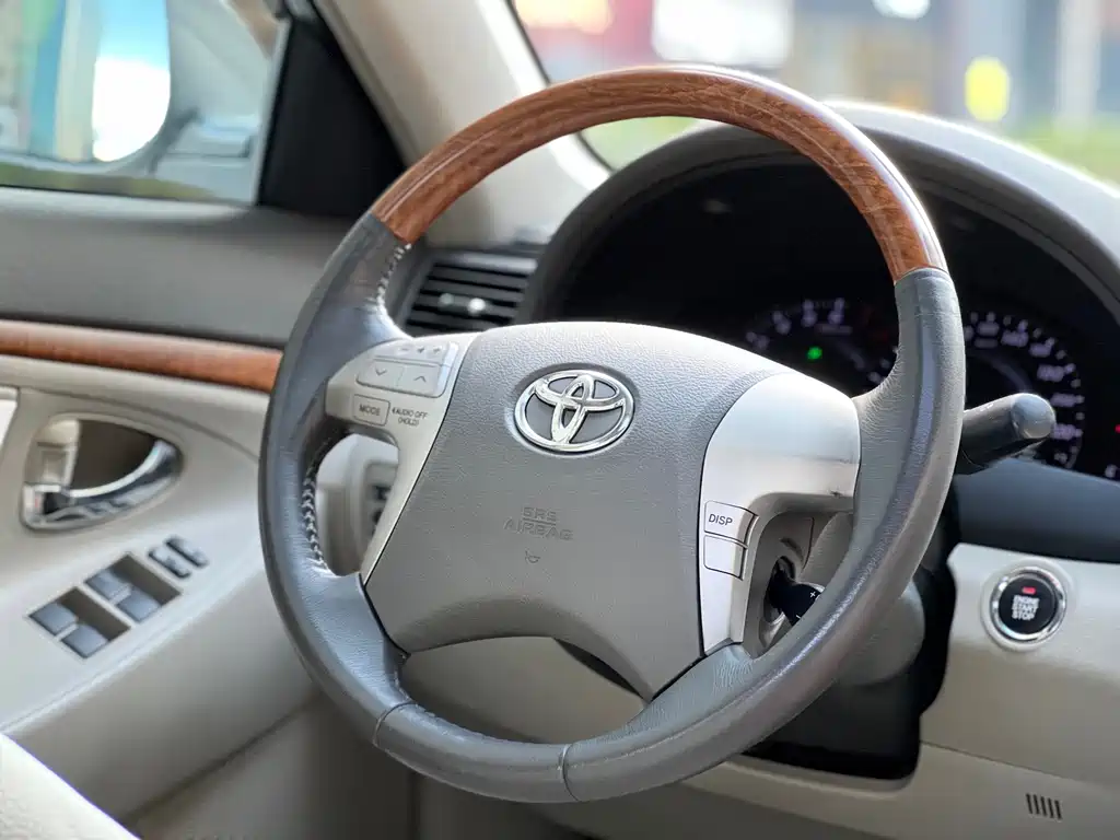 Toyota Camry 2011 — фото 5
