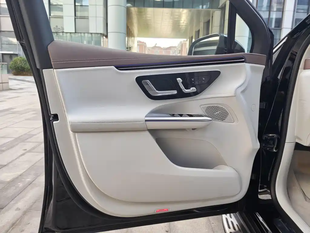 Mercedes-Benz EQE SUV 2025 — фото 15