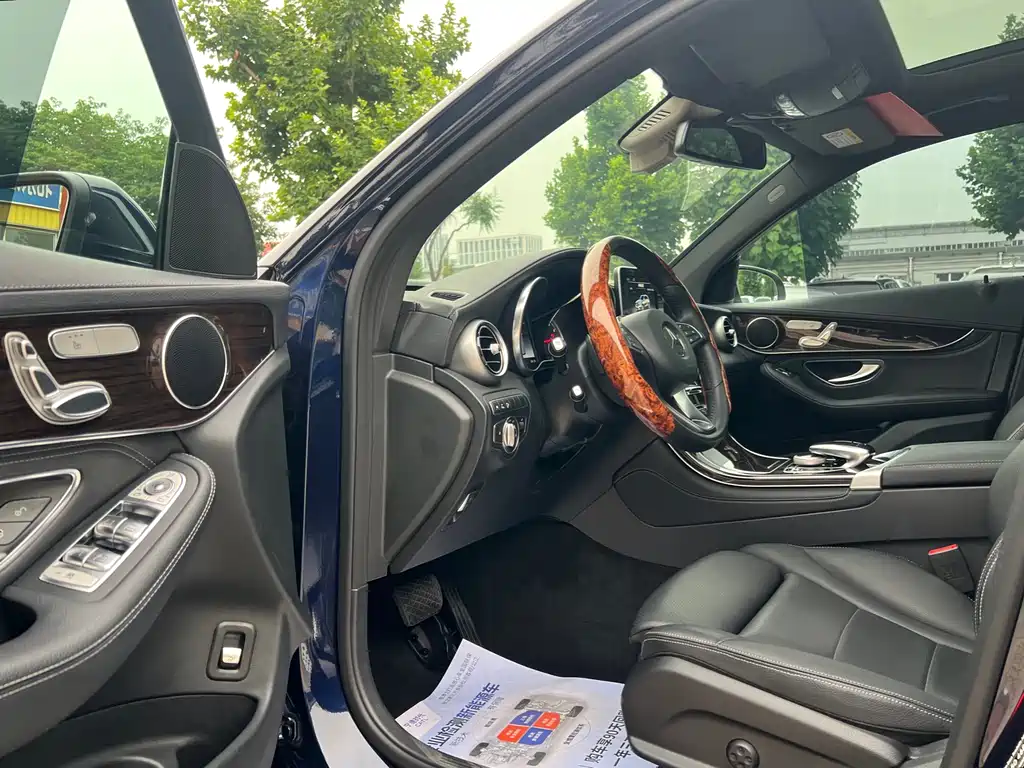Mercedes-Benz GLC 2018 — фото 15