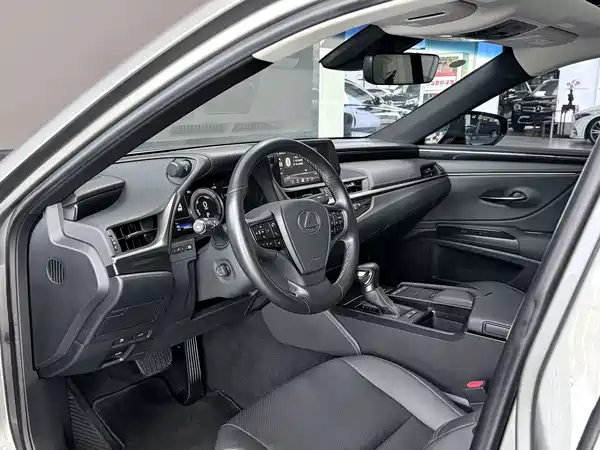Lexus ES 2021
