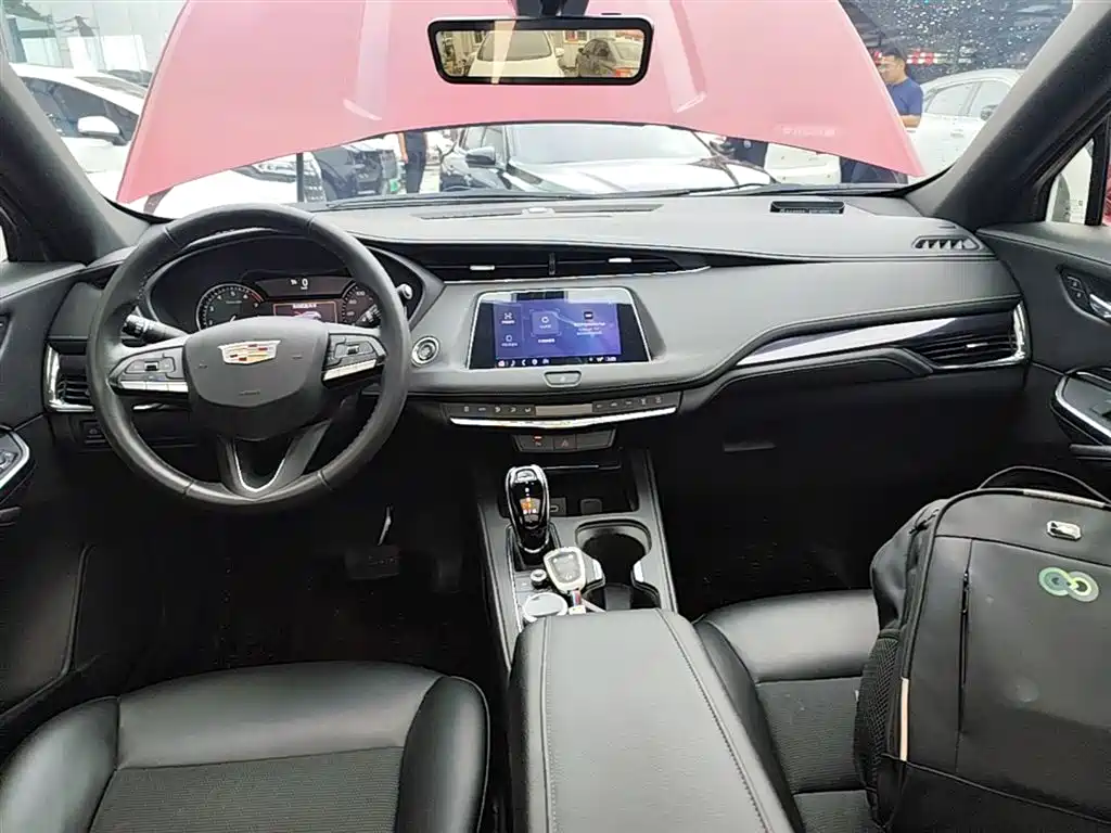 Cadillac XT4 2023 — фото 10