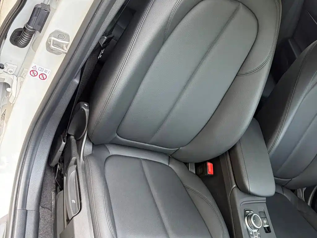 BMW 1 Series 2021 — фото 10