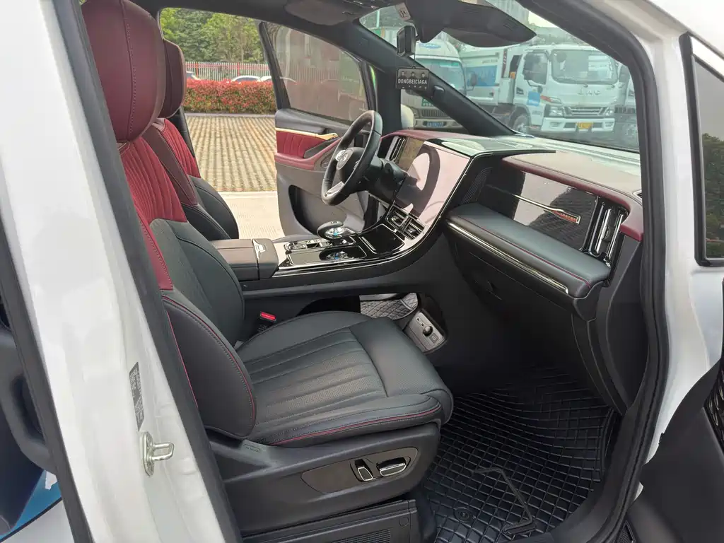 GAC Motor Trumpchi M8 2024 — фото 10
