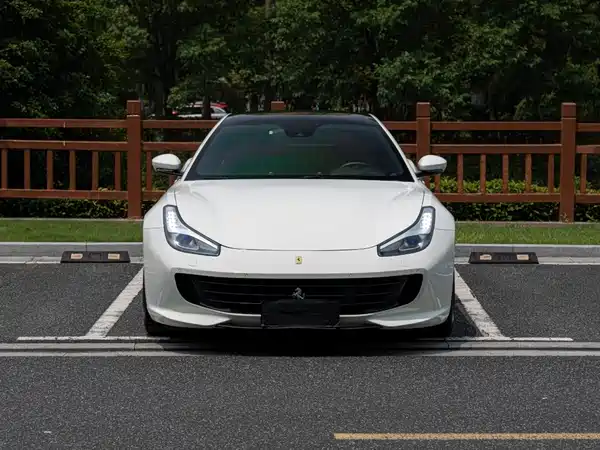 Ferrari GTC4Lusso 2019