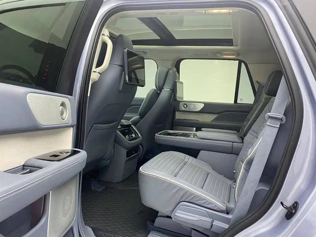 Lincoln Navigator 2023 — фото 19
