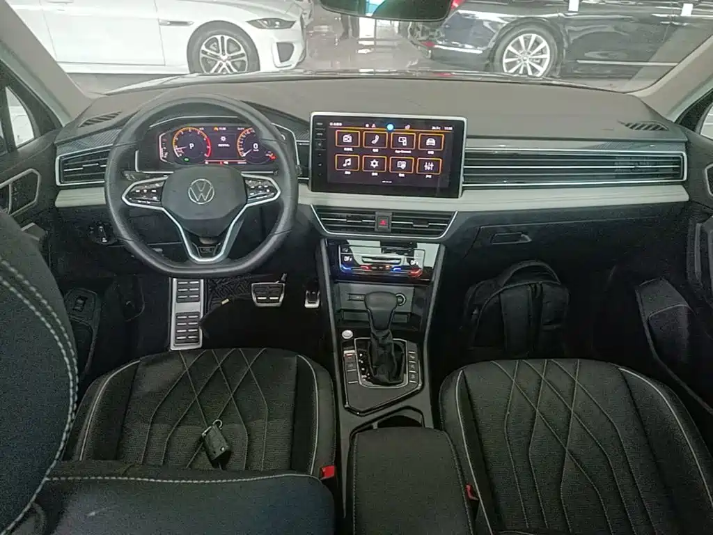 Volkswagen Tiguan L 2023 — фото 10