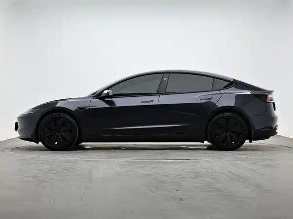 Tesla Model 3 2024