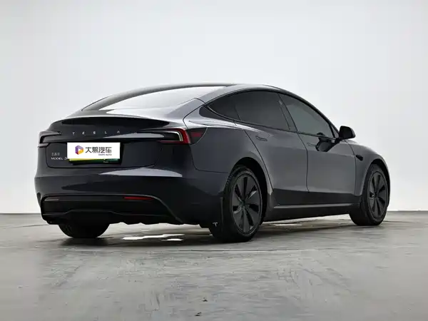 Tesla Model 3 2024