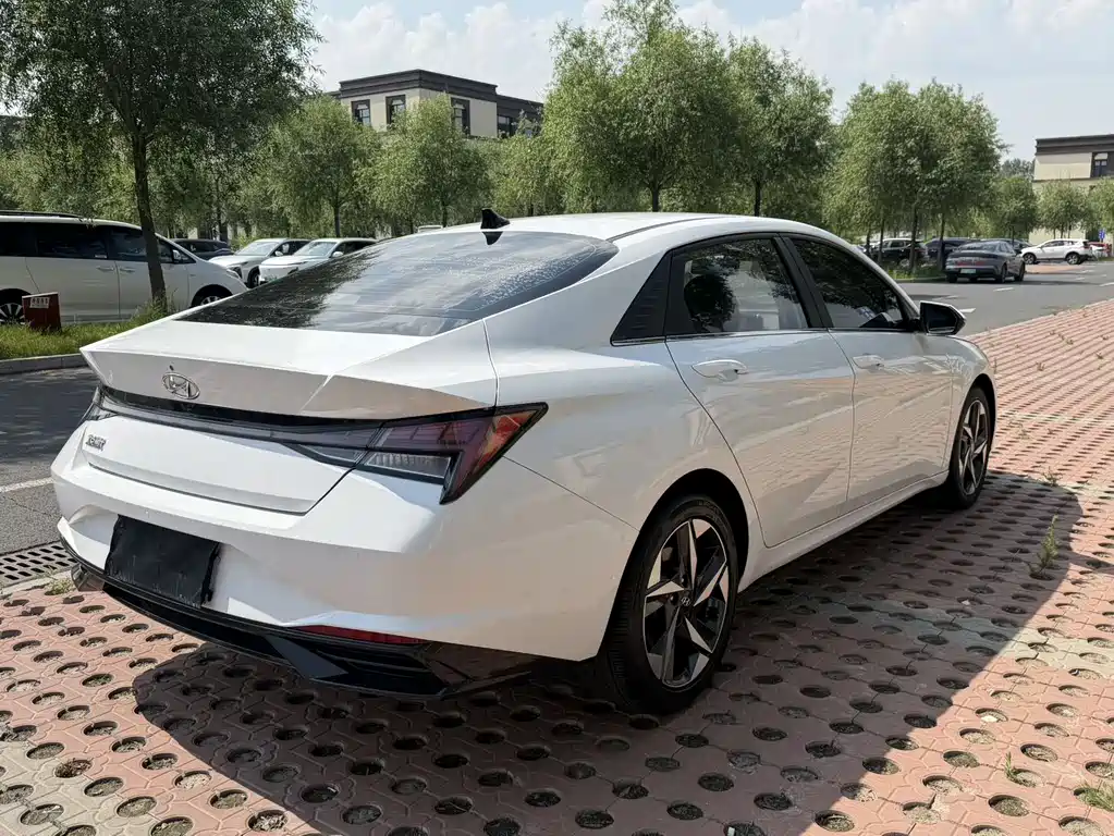Hyundai Elantra 2022