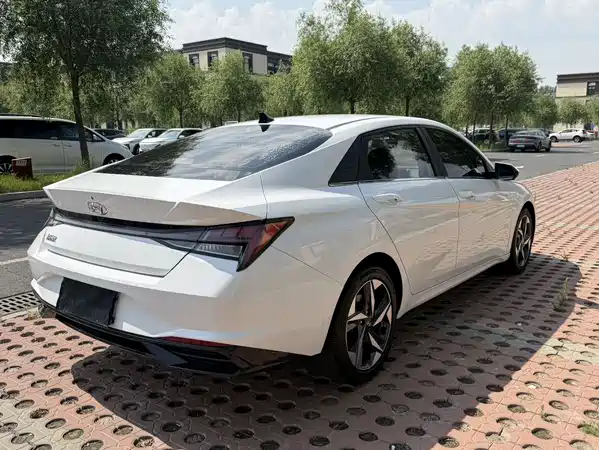 Hyundai Elantra 2022